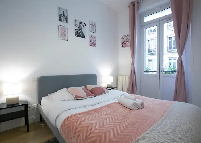 Warm 2 Bedrooms Apartement - C38